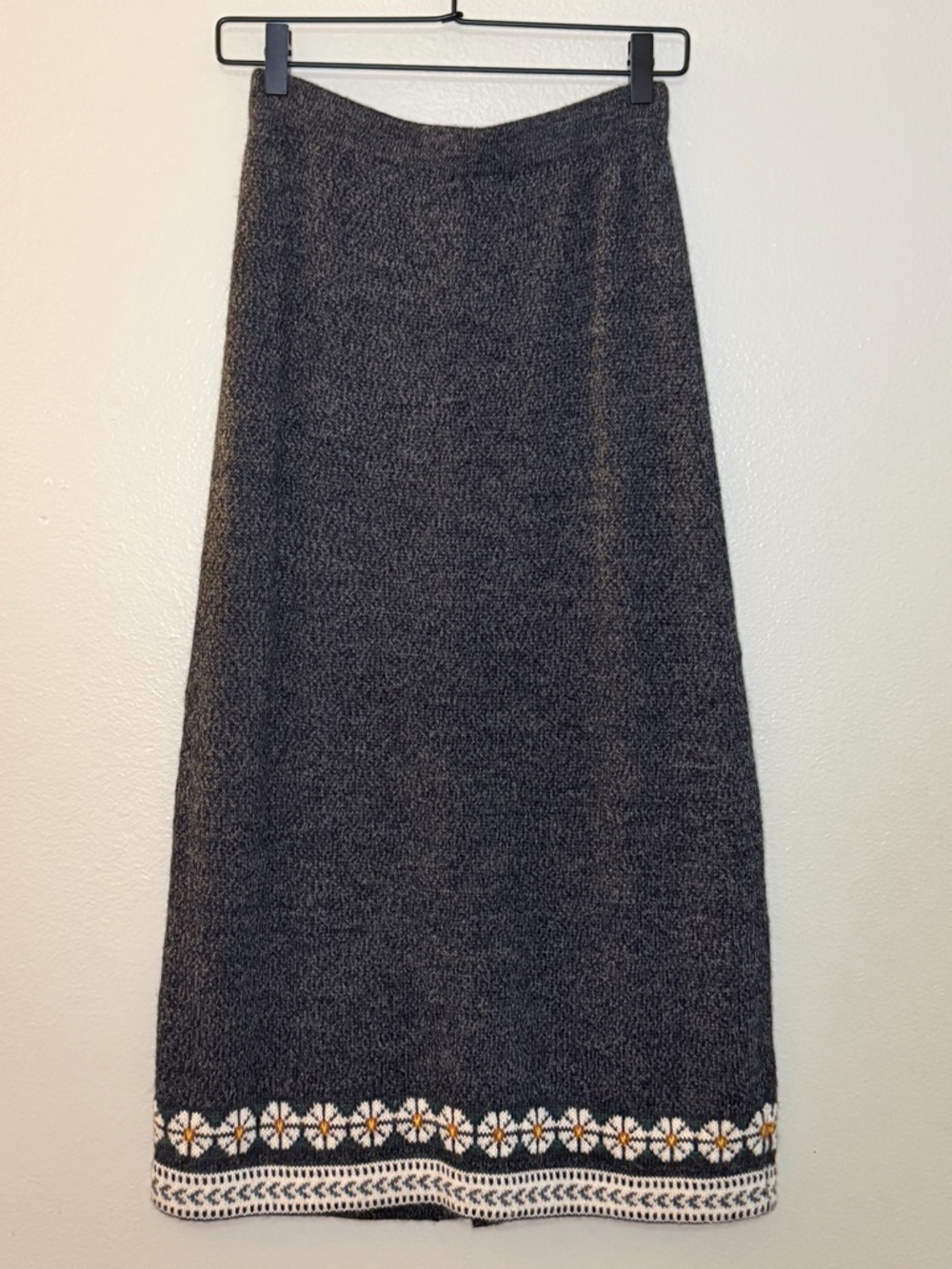 Indigenous Designs 100% Alpaca Hand Knit Skirt Daisy Border Shell Buttons